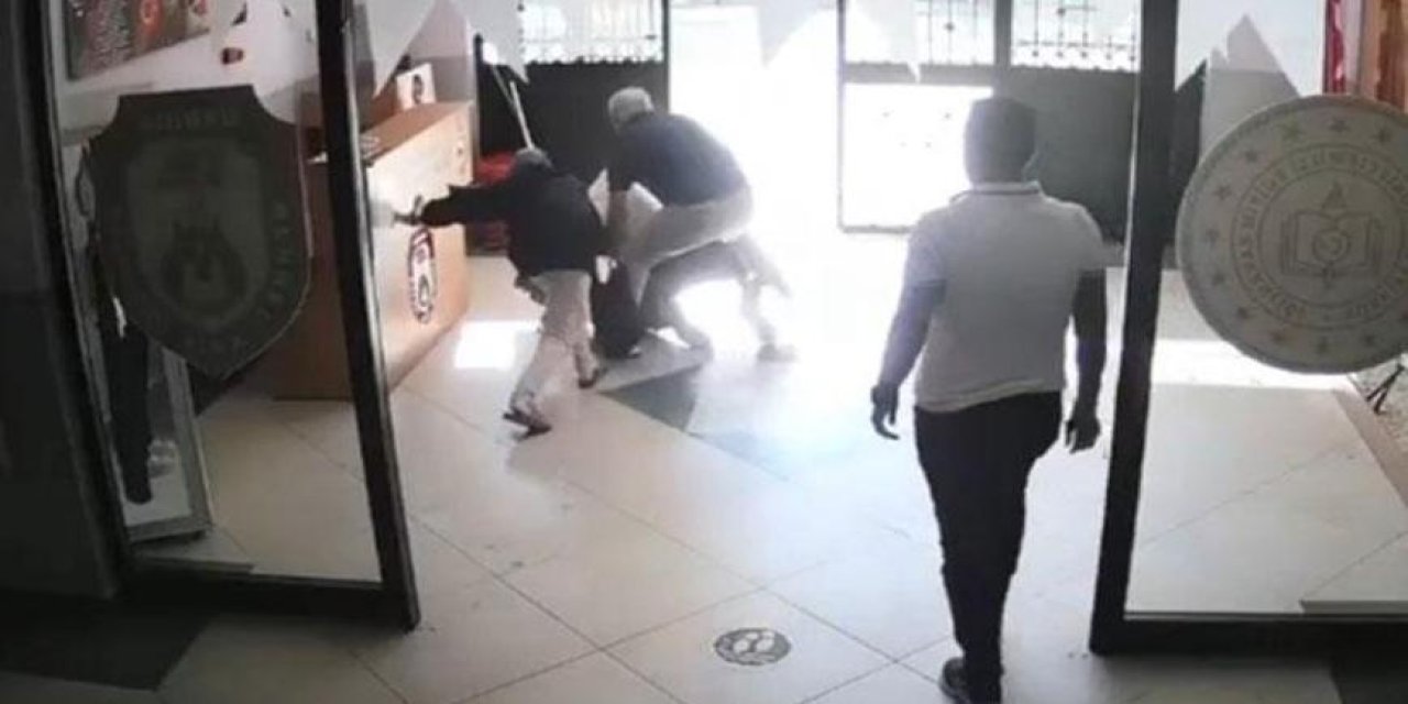 Veli, Okul Müdürü ve Yardımcısına Bıçakla Saldırdı