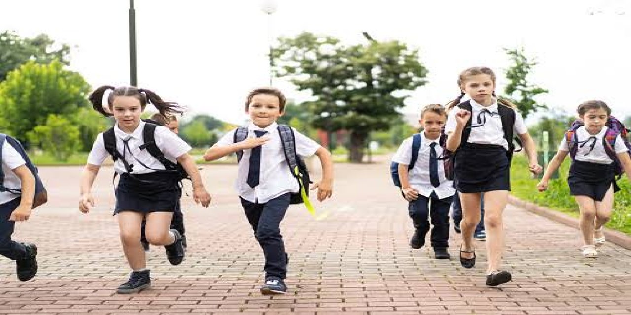 Zorunlu Okul Kıyafetinin Ardından Okullara Tek Tip Ayakkabı Geliyor