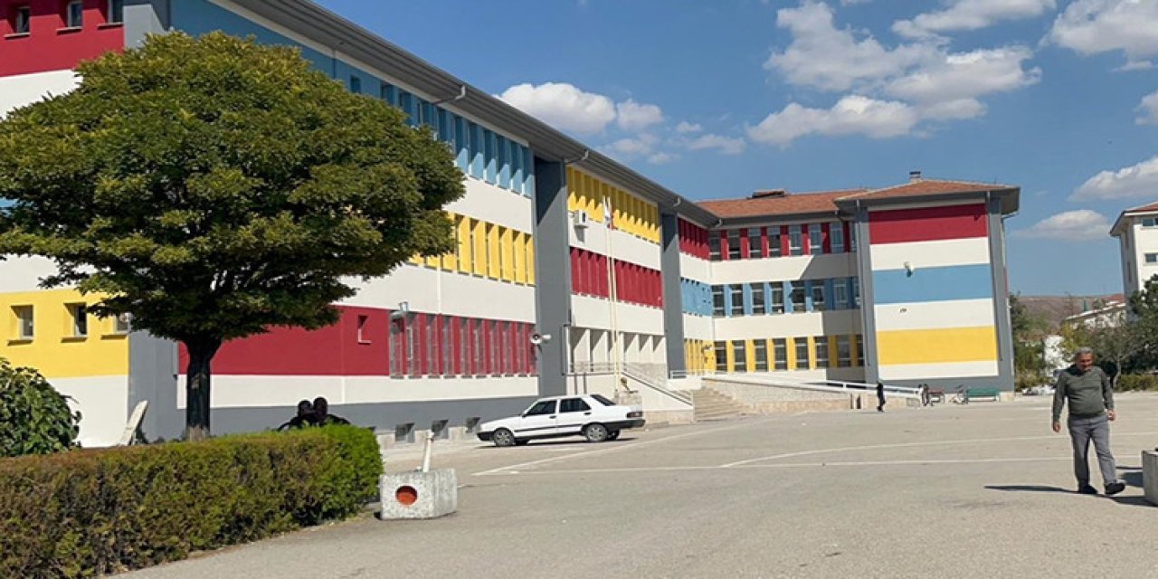 Okul Müdürü, Okul Bahçesinde Darp Edildi