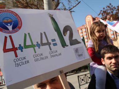 Öğretmenlerden 4+4+4 protestosu