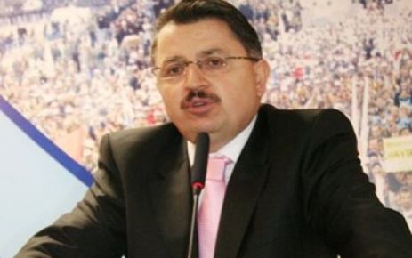 Gündoğdu'dan Dinçer'e: Ya öğretmenine sahip çık ya da gölge etme