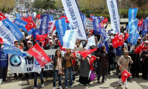 Memurun maaşından yüzde 5 kesinti yapıldı