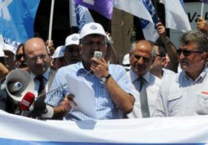 KESK'LİLERİN GÖZALTINA ALINMASINA TEPKİ