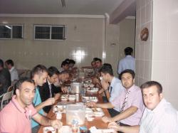 Öğretmenler Derneği'nden yeni atanan öğretmenlere yemek