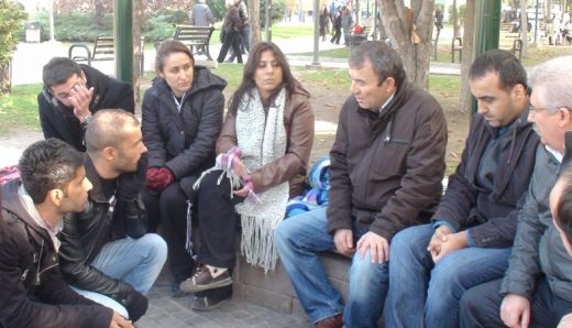 Eğitim-İş, oturma eylemindeki  ataması yapılmayan öğretmenleri ziyaret ederek destek verdi.