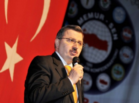 Gündoğdu: Ağustosta yeni sözleşme var, hükümetin kaçacak yeri yok