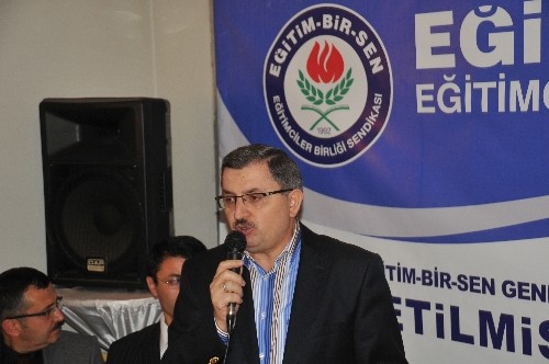 Memurlara Serbest Kıyafet Gelmeli