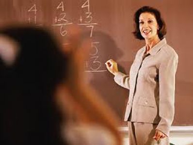 Eğitimciler, öğretmenlikte mesleki itibar kaybını sempozyumda tartıştı