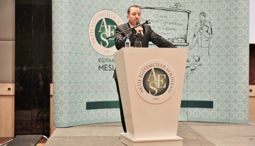 ÖĞRETMEN KİMDİR?