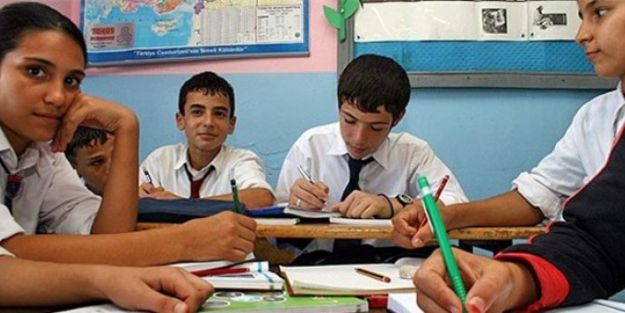 Lise öğrencilerinden MEB önünde eylem