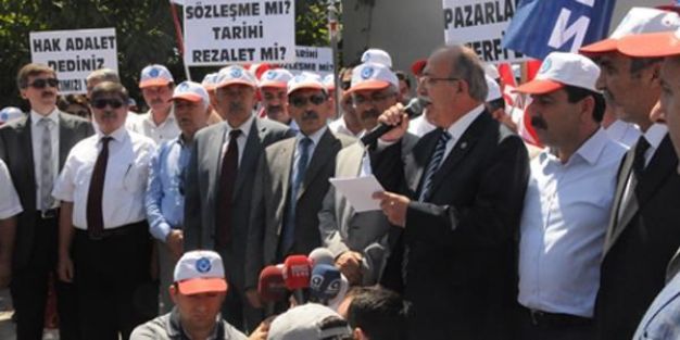 Türk Eğitim-Sen'den MEB önünde terazili eylem