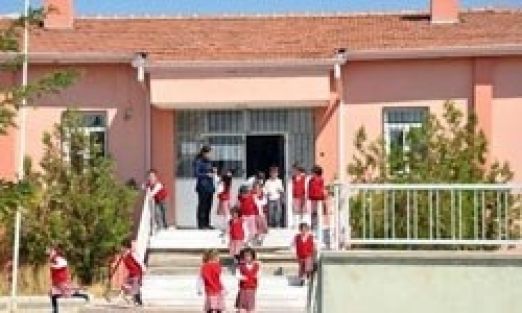 Sağlık Ocağında Ders İşliyorlar!