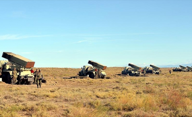 Azerbaycan ordusu geniş çaplı tatbikata başladı