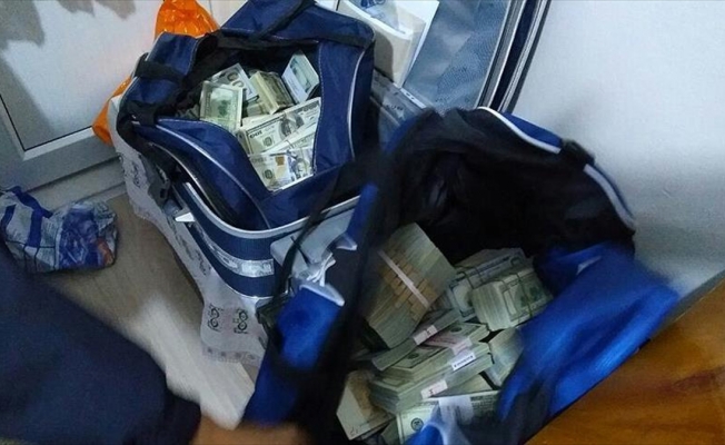 FETÖ şüphelisinin evinden 260 bin dolar çıktı