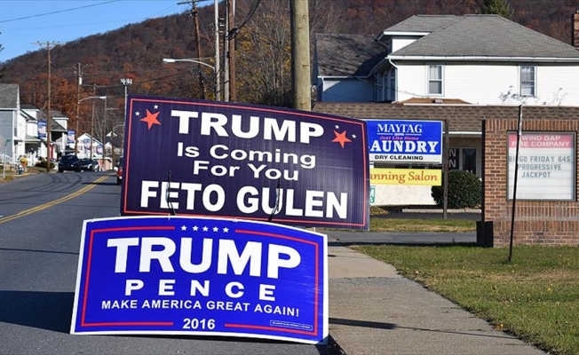 Pensilvanya'da "Trump senin için geliyor FETO Gülen" pankartı