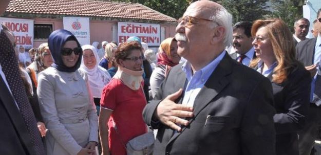 Bakan Avcı için 'Einstein'li pankart