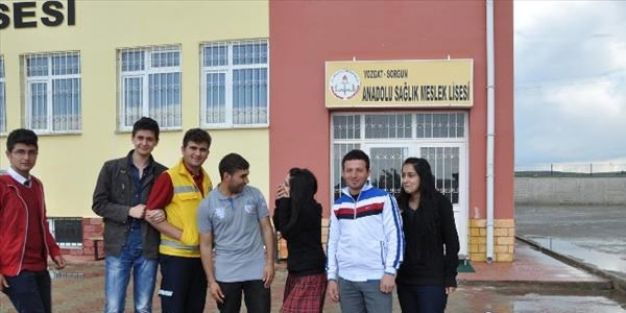 Okula yıldırım düştü!