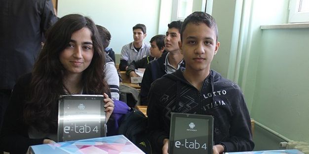 FATİH projesiyle 732 bin tablet dağıtıldı