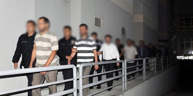 3 ilde FETÖ operasyon: 14 kamu görevlisi gözaltında