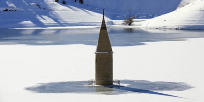 Baraj suyu çekilince cami minaresi ortaya çıktı