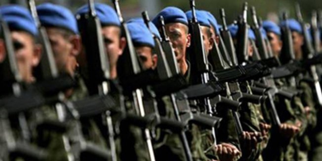 'İhraç edilenlerin askerlik yapma zorunluluğu var'