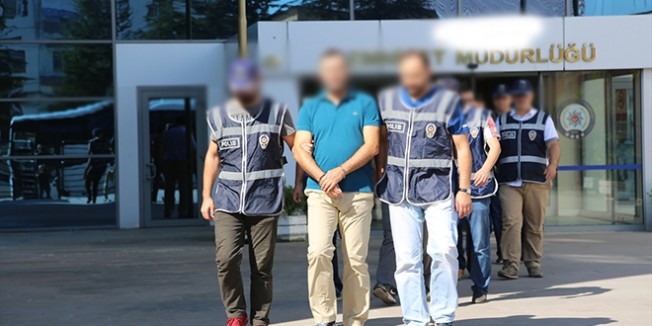 5 öğretim elemanı gözaltına alındı