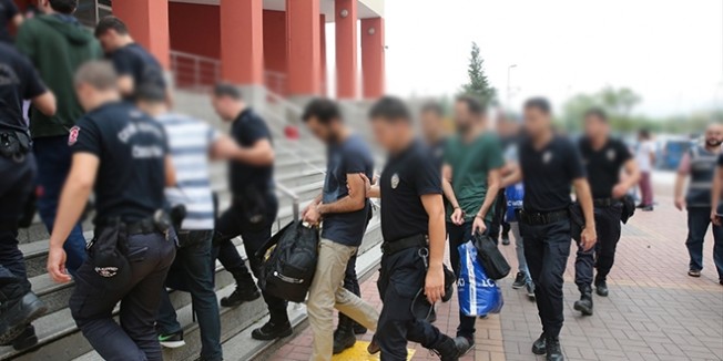 Kamu görevlilerinin de olduğu 12 kişi serbest bırakıldı