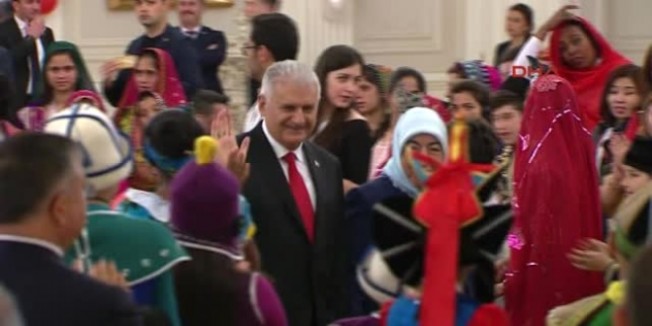 Başbakan Yıldırım 26 ülkeden, 339 çocuğu ağırladı