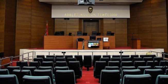 Öğretmen ve polislerin olduğu 63 sanık hakim karşısında