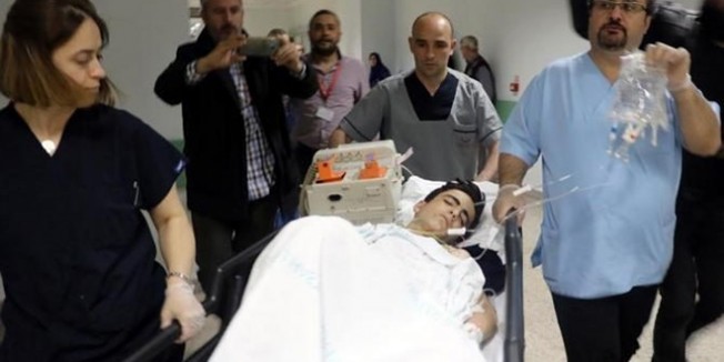 Ortaokul öğrencisi, kız kavgasında bıçaklandı