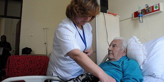 MEB, profesyonel hasta bakıcı yetiştirecek