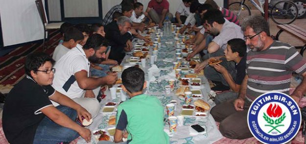 Eğitim-Bir-Sen, Suriyeli yetimlerle iftar yaptı