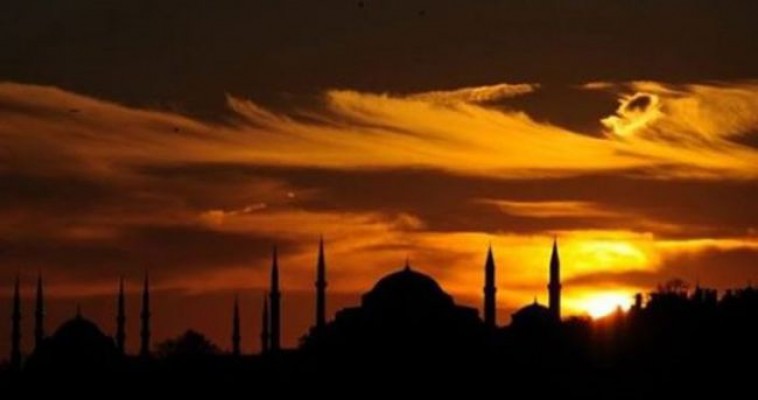 Kadir Gecesi, Her Bir Kişiye (Er Kişiye Değil)  İndirilen Yüce Kitap