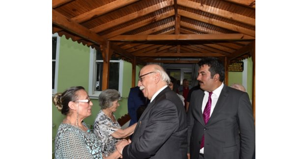 Bakan Avcı Öğretmen Huzurevi´ni ziyaret etti