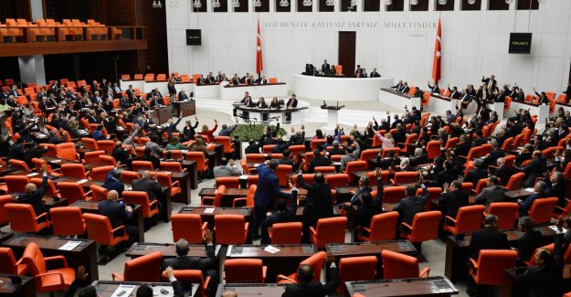 Milletvekillerinden Öğretmenlere Destek