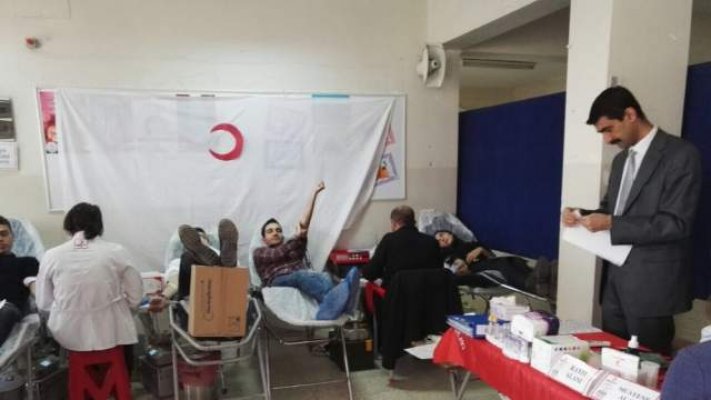 Öğretmen, öğrenci ve velilerden kan bağışı