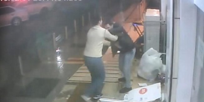 'Buyurun' demediği için esnafı bıçakladı