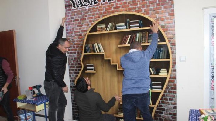 Öğretmen lojmanı kütüphane oldu