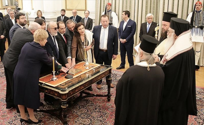 Yunanistan'da yeni kabine yemin ederek göreve başladı
