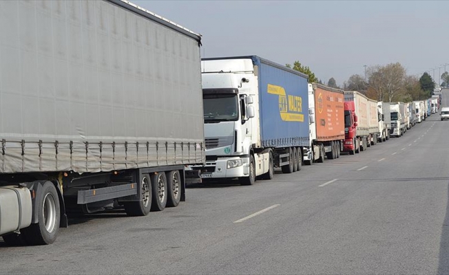 Avrupa'ya açılan sınır kapılarında tır kuyruğu