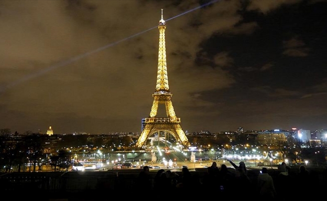Paris'e gelen turist sayısı terör nedeniyle 1,8 kişi milyon azaldı