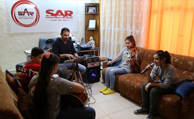 Savaşın çocukları acılarını ezgilere döküyor