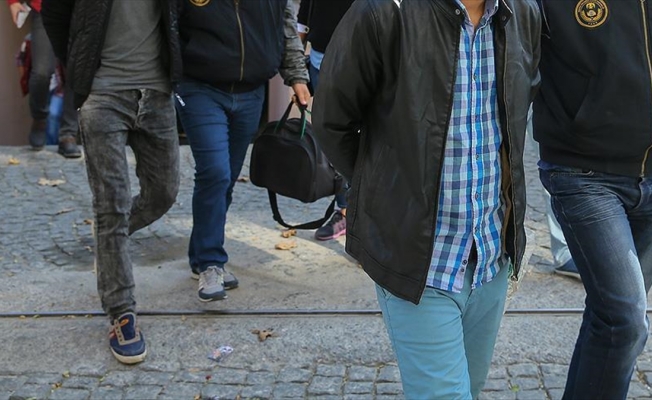 İzmir'de belediye çalışanı 15 kişi FETÖ'den gözaltında