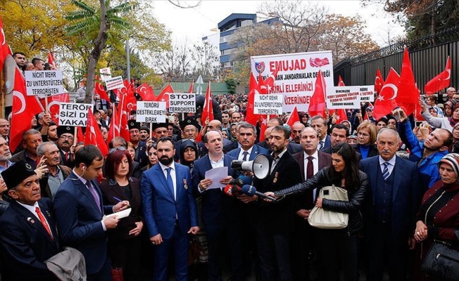 Şehit aileleri ve gazi yakınları Almanya'yı protesto etti