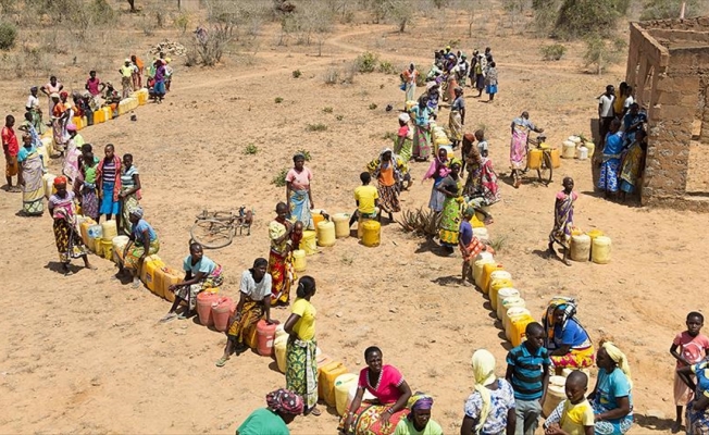 Kenya'da 300 bin kişi bir yudum su bekliyor