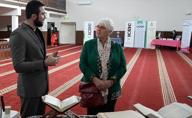 Avustralya'daki Türkler komşularına İslamiyeti anlattı