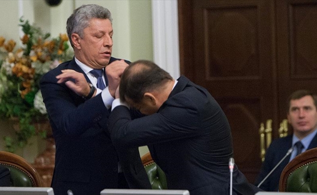 Ukrayna Parlamentosunda yumruklu kavga