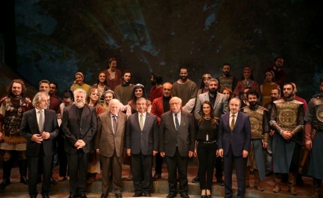 Bakan Yılmaz ve Bakan Avcı, Jennifer´ın Düğünü/ Osman Gazi“ oyununun galasına katıldı