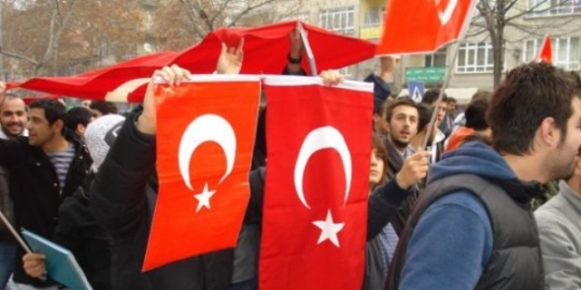 Üniversite öğrencilerinden 'teröre lanet' yürüyüşü