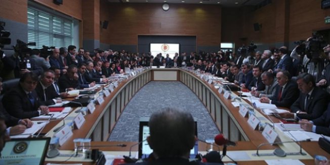 Anayasa değişikliği teklifinin ilk iki maddesi kabul edildi